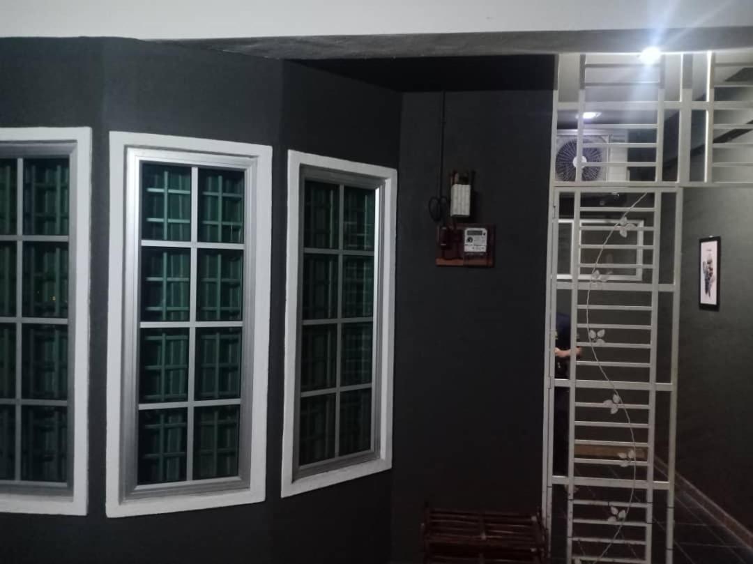 Kh Homestay Comfy N Calm Seri Manjung Exterior photo